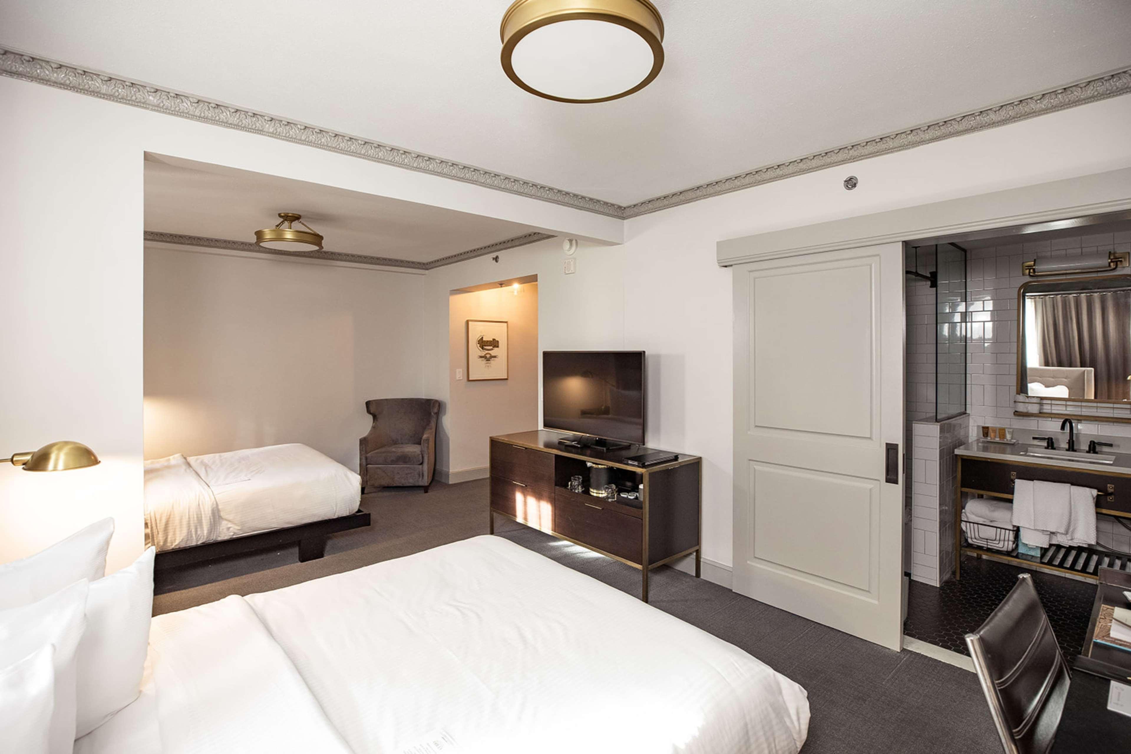 Hotel Phillips Kansas City, Curio Collection By Hilton 4*