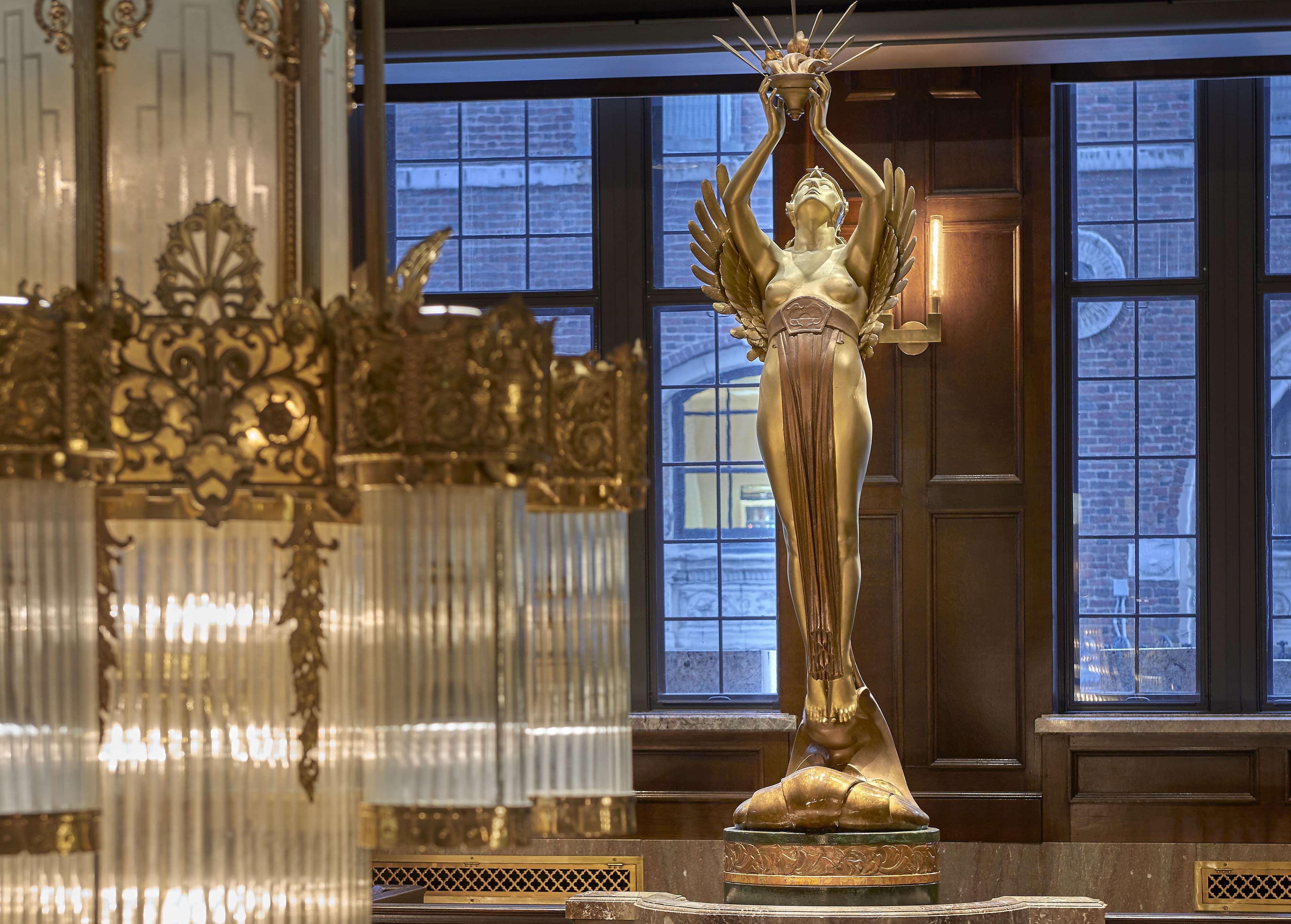 Phillips Kansas City, Curio Collection By Hilton